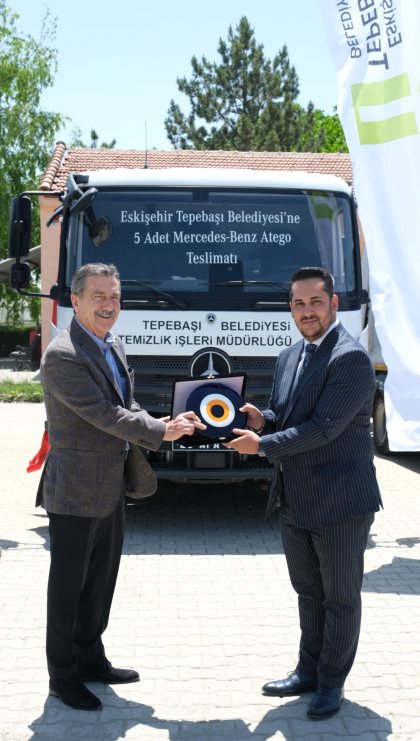 mercedes-benz-turk-eskisehir-tepebasi-belediyesine-5-adet-atego-1018i-teslim-etti-04.jpg