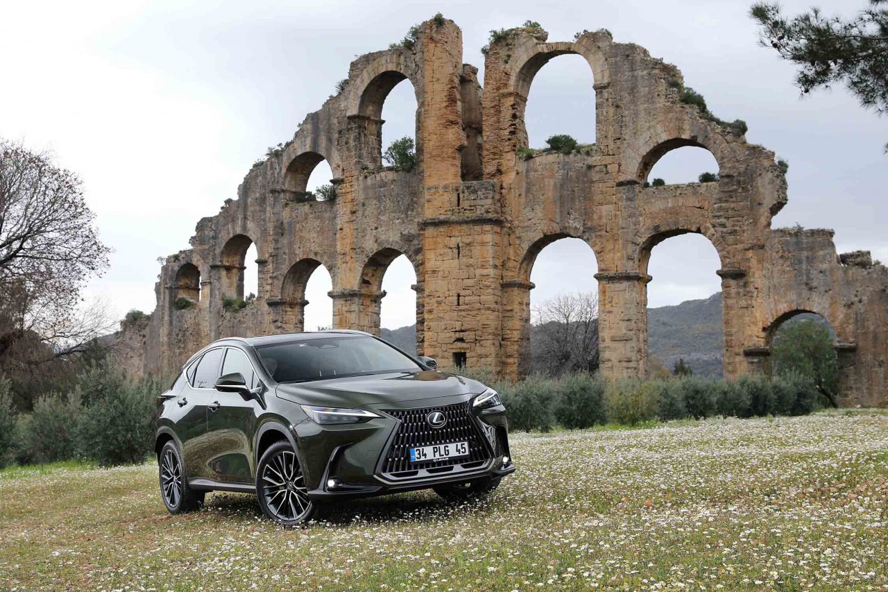lexus-nx-sinifinda-en-iyi-premium-suv-secildi-2.jpg