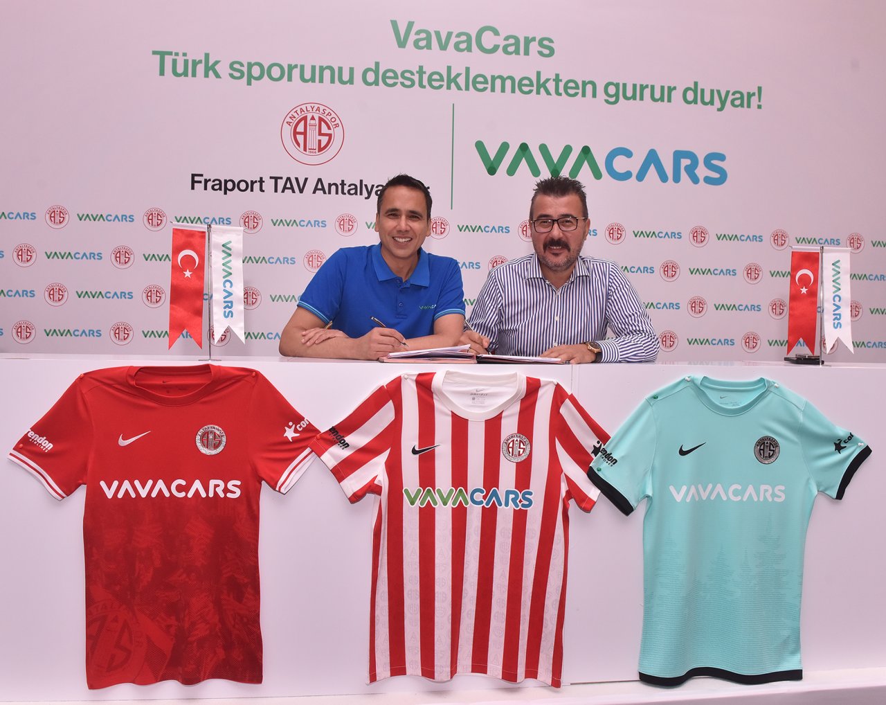 vavacars-kurucu-ortagi-ve-ceosu-lawrence-merritt-antalyaspor-kulubu-baskani-av-aziz-cetin-1.jpg