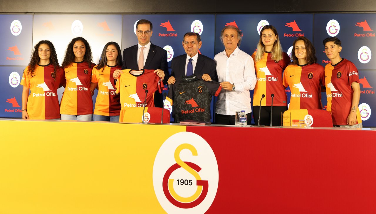 petrol-ofisi-gs-kad-n-futbol-tak-m-sponsorluk.jpg