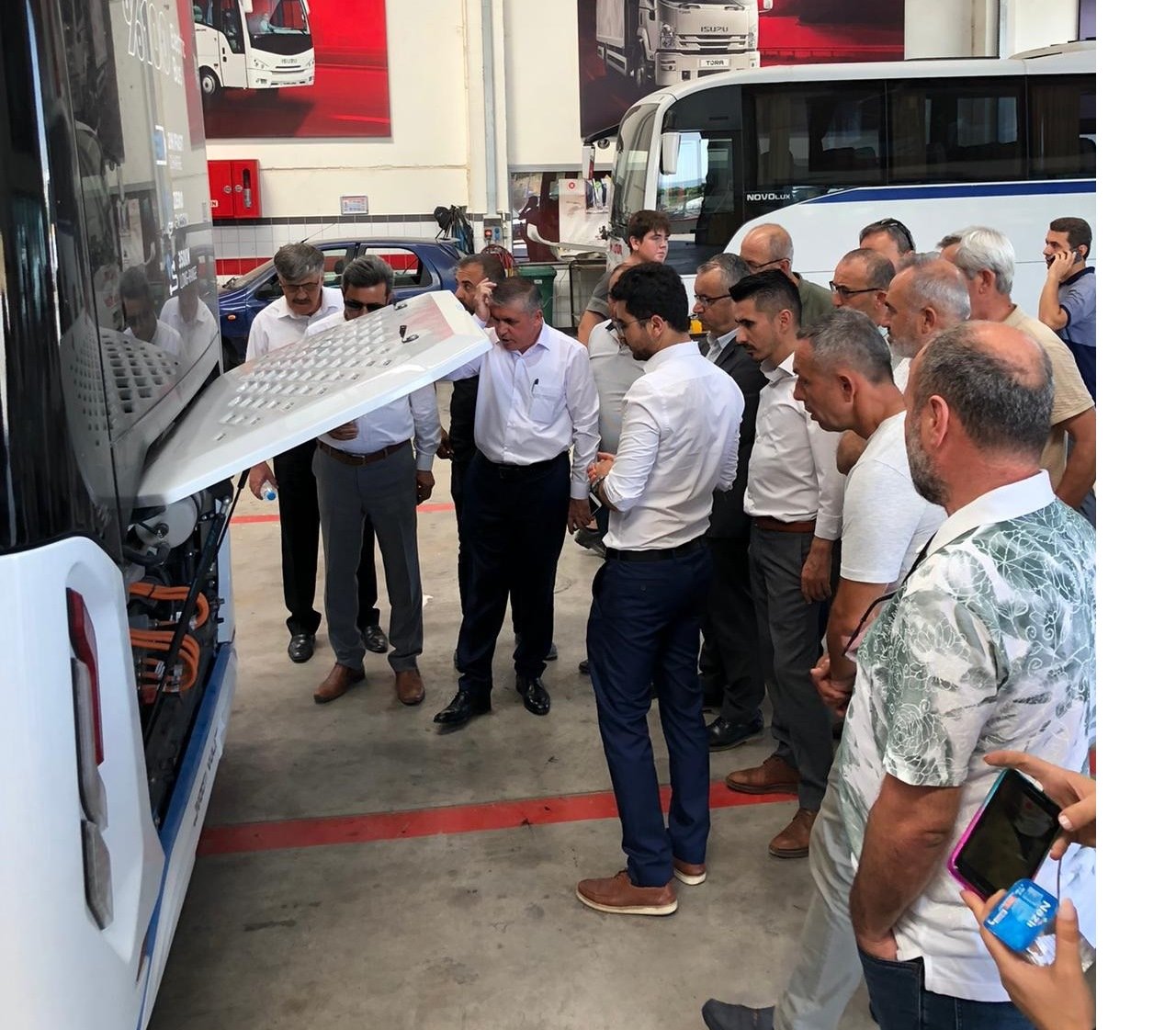 isuzu-elektrikli-otobus-turkiye-turu-manisa2.jpg
