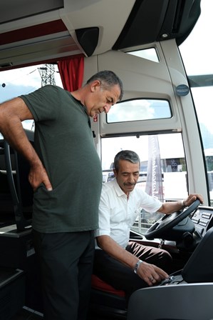 mercedes-benz-turk-otobus-kaptanlariyla-ankarada-bir-araya-geldi-04.jpg