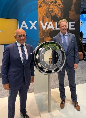 1664181098-maxion-nci-ve-maxion-janta-ykb-mustafa-zaim-ve-maxion-wheels-ceo-pieter-klinkers.jpg