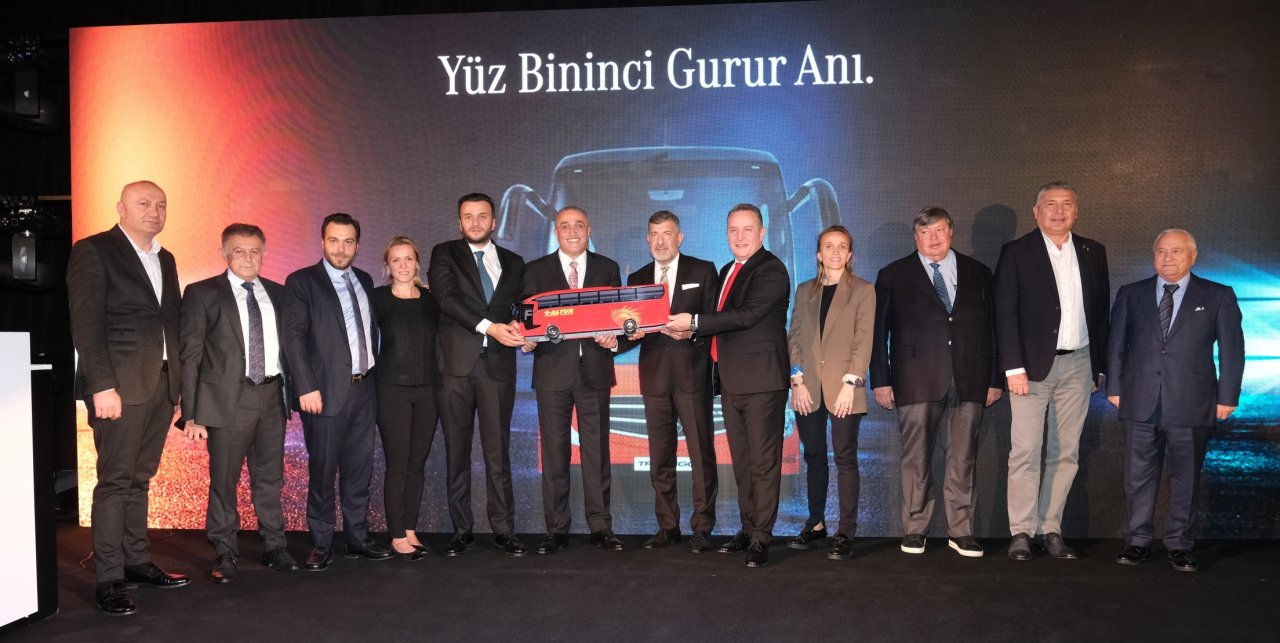 mercedes-benz-turk-100-bininci-otobusunu-altur-turizme-teslim-etti-03-001.jpg