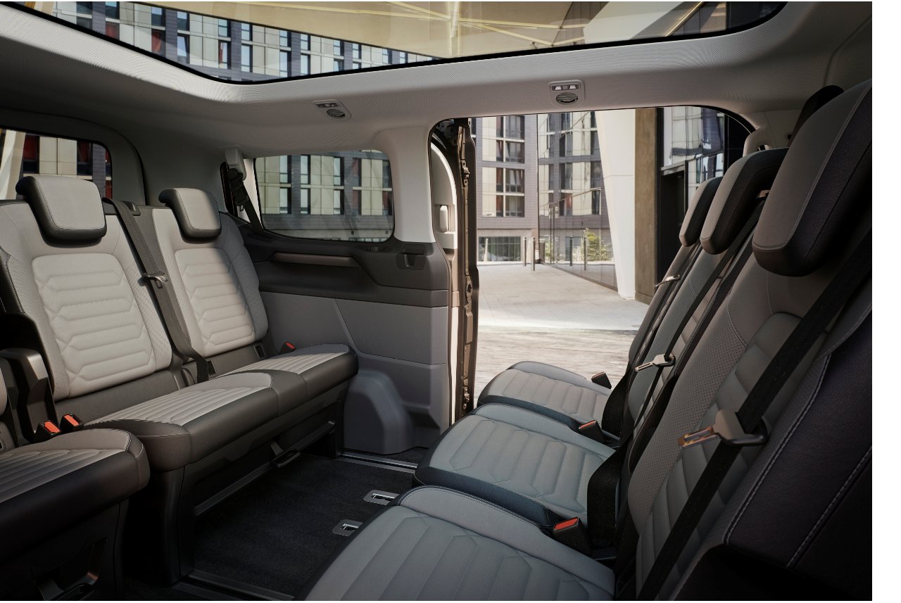 ford-tourneo-titanium-03.png