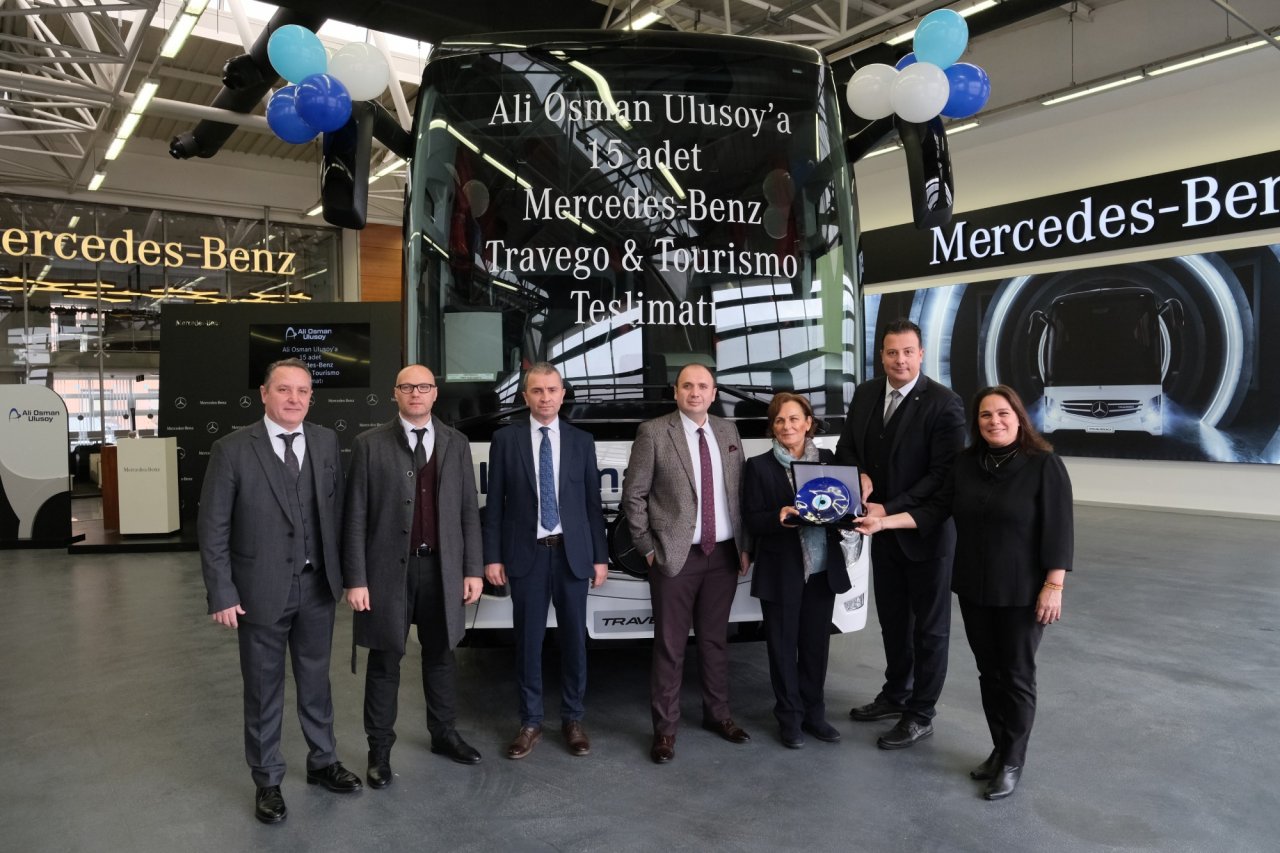 mercedes-benz-turk-ali-osman-ulusoy-turizme-2022-yilinda-toplam-15-adet-otobus-teslim-etti-03.jpg