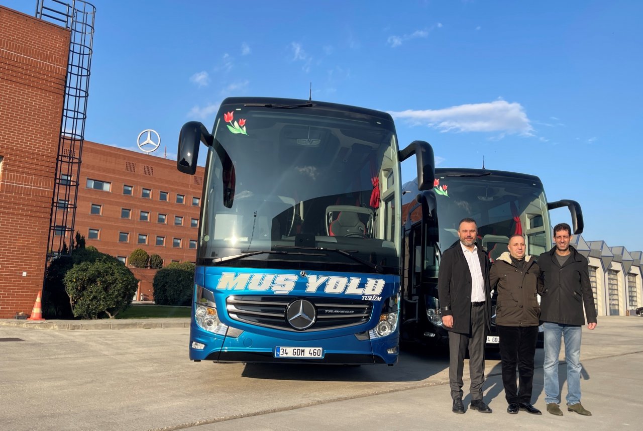 mercedes-benz-turk-2023-yilinin-ilk-otobus-teslimatini-mus-yolu-turizme-gerceklestirdi-02.jpg