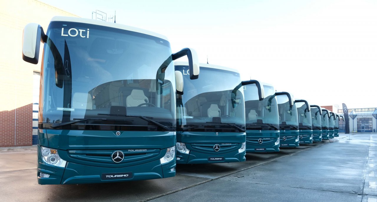 mercedes-benz-turk-10-adet-mercedes-benz-tourismo-15i-lotiye-torenle-teslim-etti-01.jpg