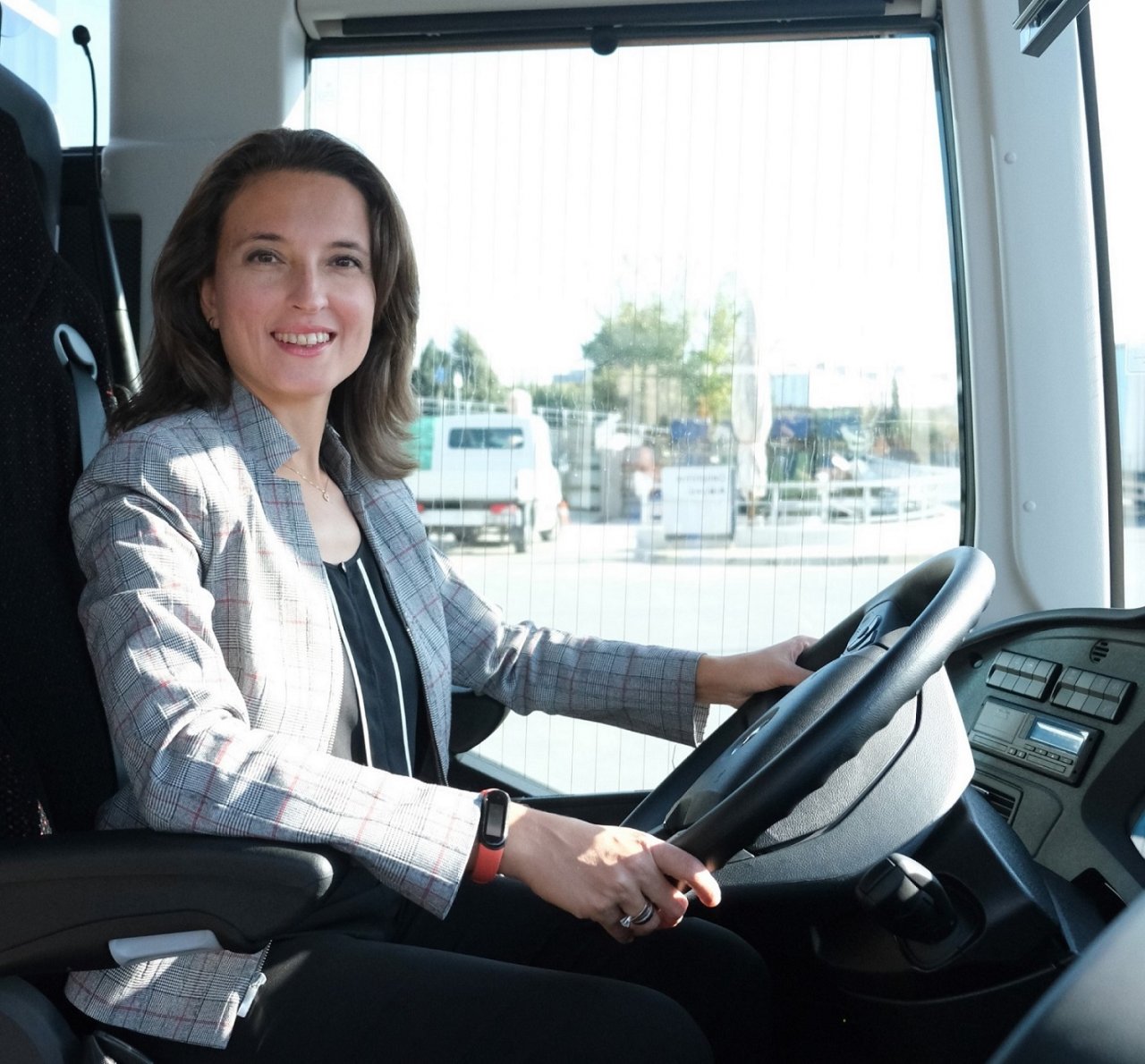 mercedes-benz-turk-otobus-gelistirme-karoseri-direktoru-dr-zeynep-gul-koca.jpg