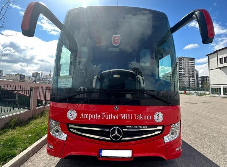 mercedes-benz-turk-ampute-futbol-milli-takimini-yeni-zaferlere-tasimaya-devam-edecek-02-001.jpeg