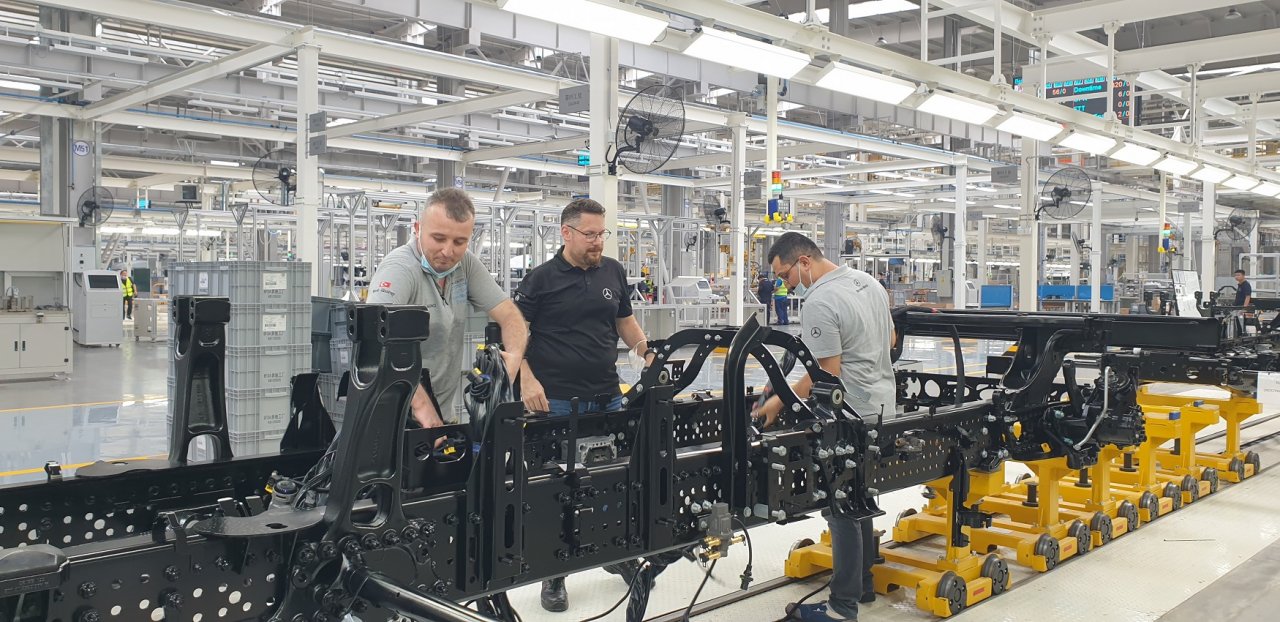 daimler-truckin-cinde-urettigi-actrosta-mercedes-benz-turk-imzasi-02.jpg