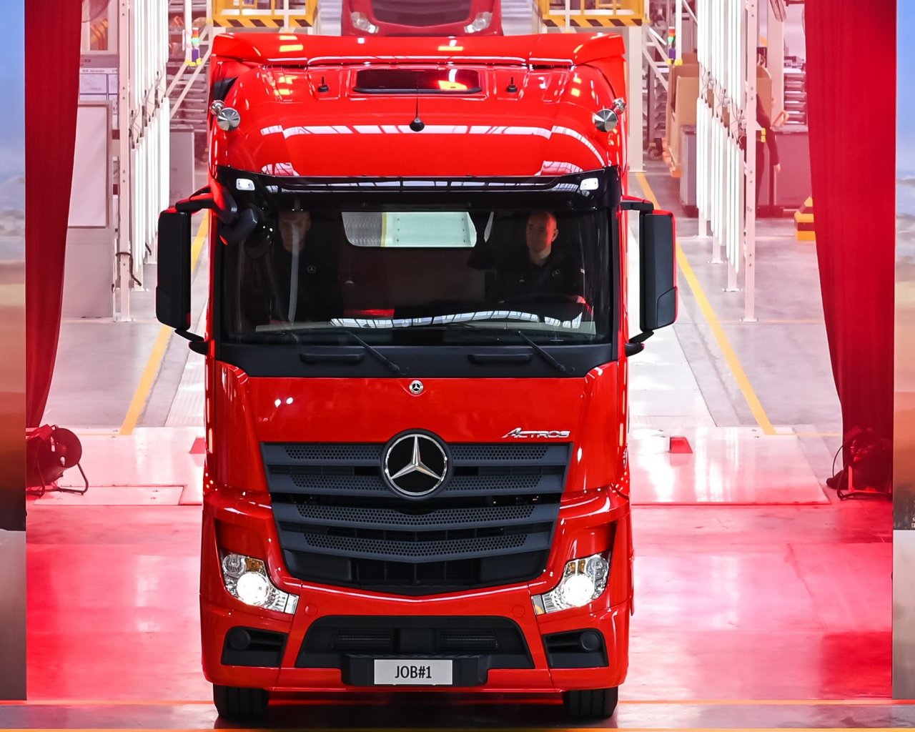 daimler-truckin-cinde-urettigi-actrosta-mercedes-benz-turk-imzasi-03.jpg