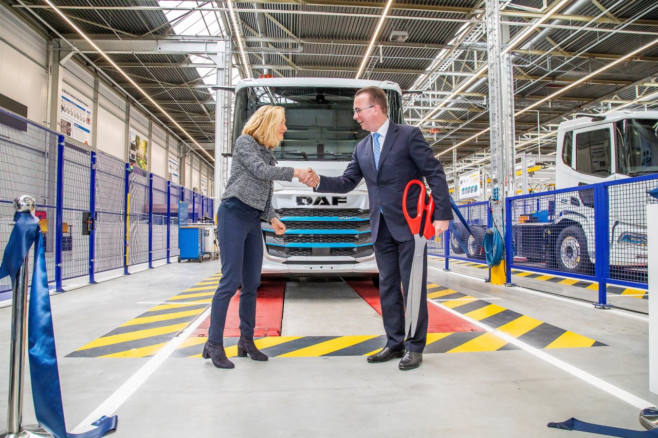 2-daf-electric-truck-assembly-officially-opened.jpg