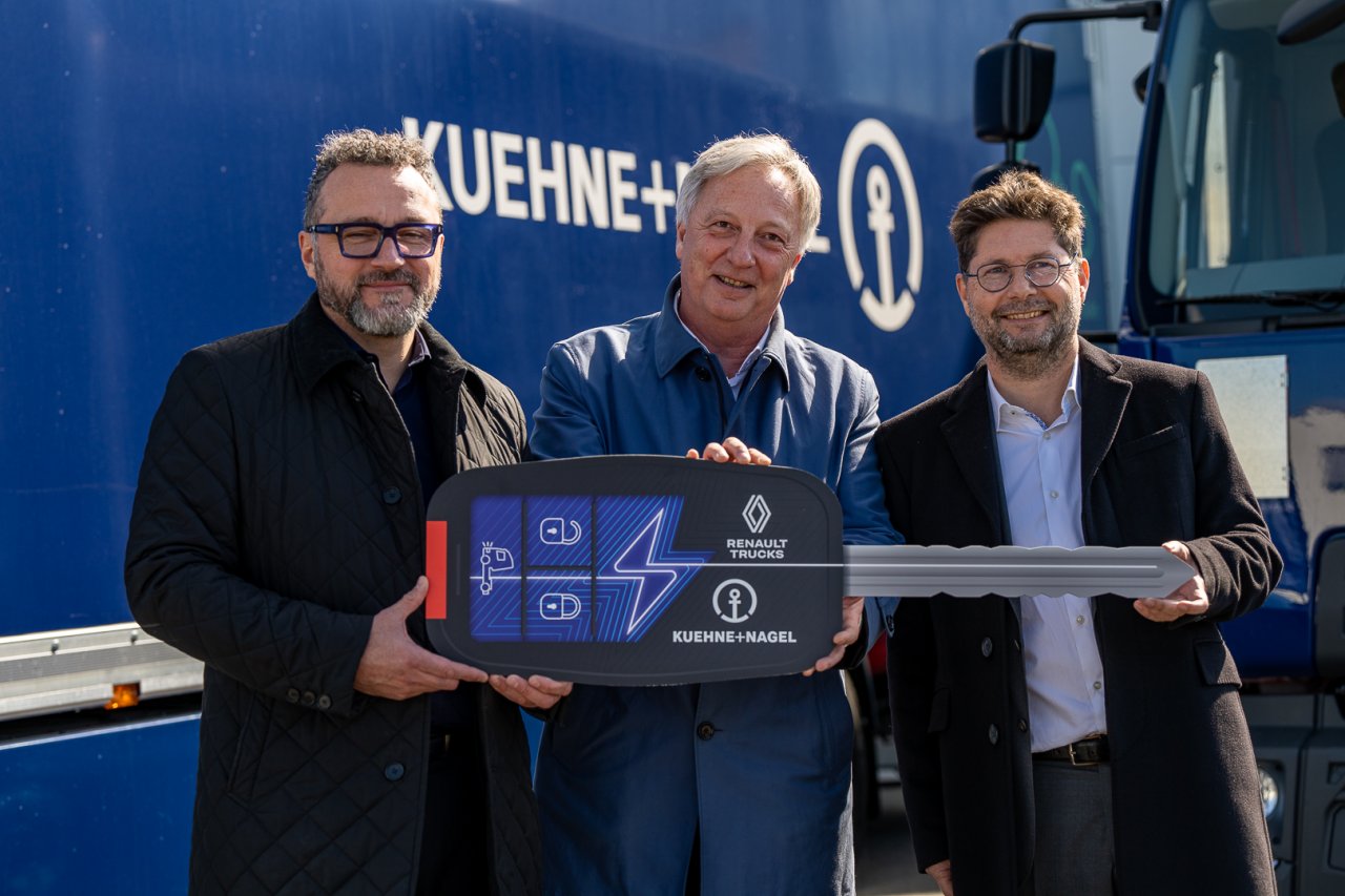 1682457338-kuehne-nagel-renault-trucks-04.jpg
