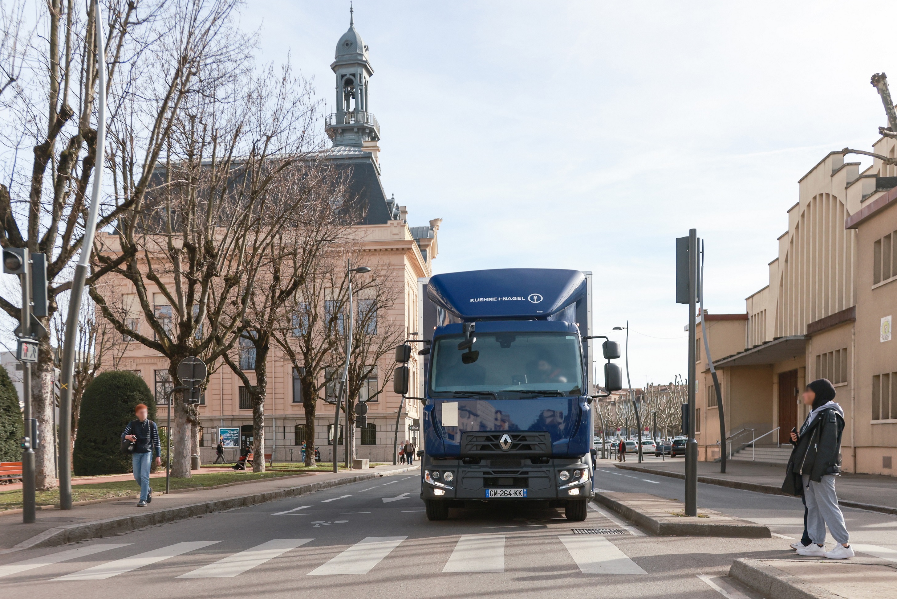 kuehne-nagel-renault-trucks-02.jpg