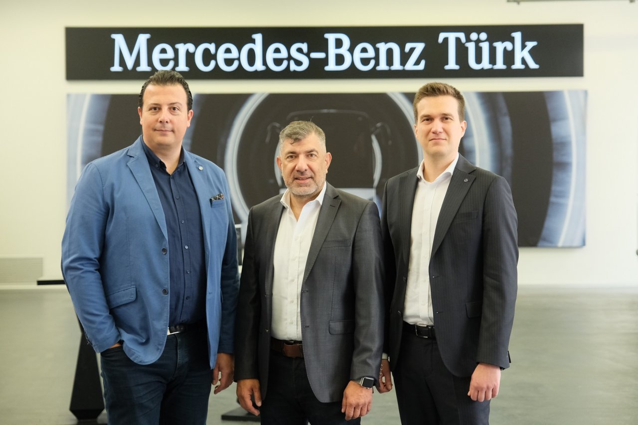 mercedes-benz-turk-travego-ve-tourismodaki-2023-model-yili-donanim-degisikliklerini-tanitti-03.jpg