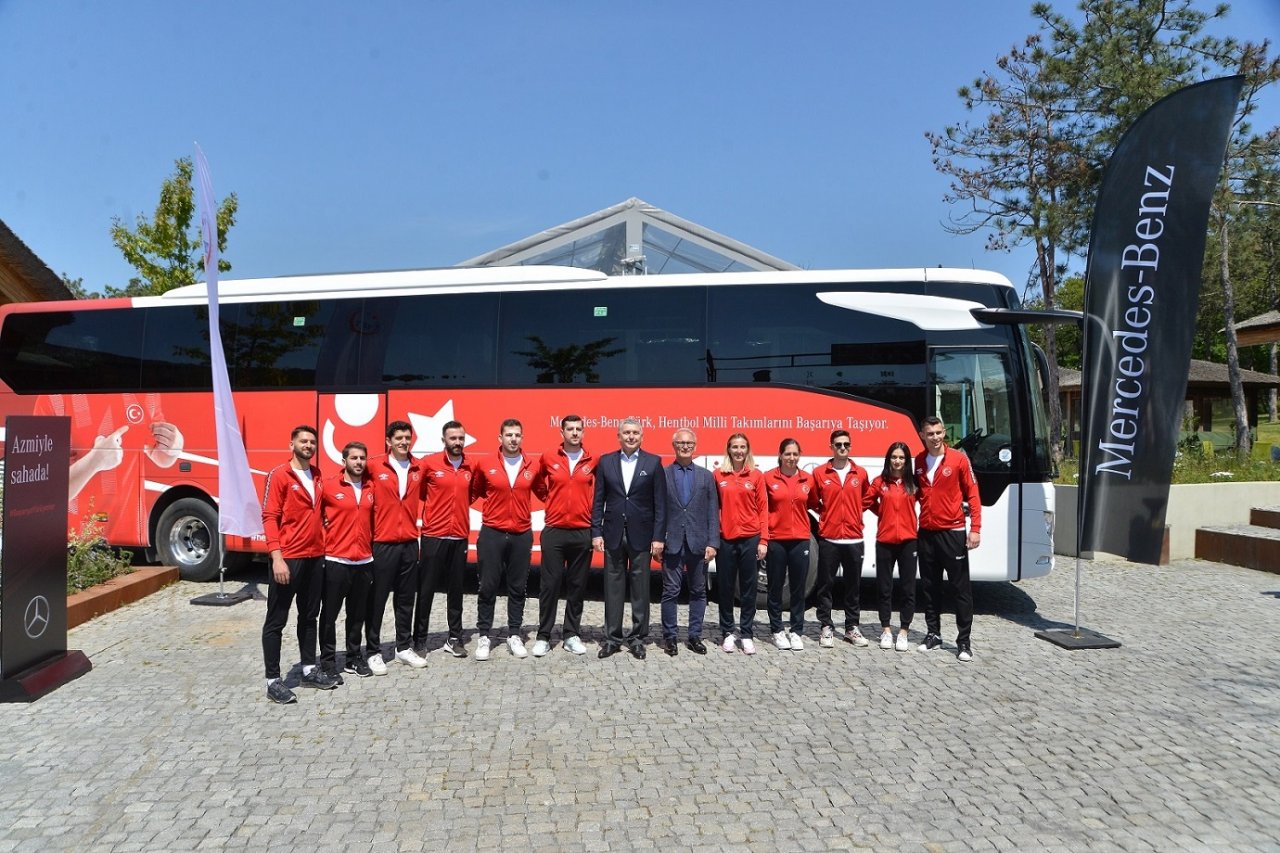 mercedes-benz-turk-cumhuriyetin-100uncu-yilinda-da-genclerin-yaninda-04-001.jpeg