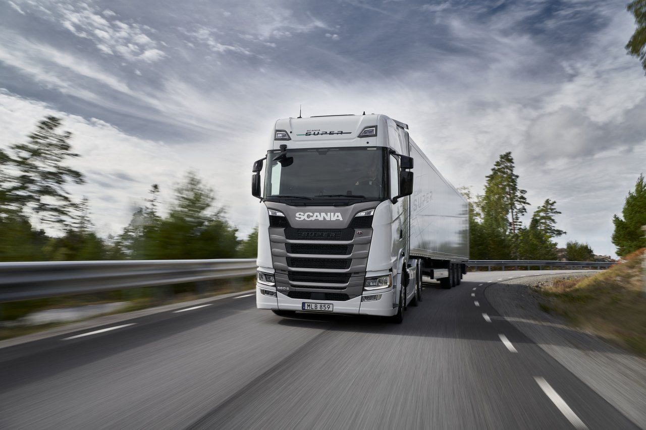 scania-ekonomik-ve-guvenli-surus-egitimi-2.jpg