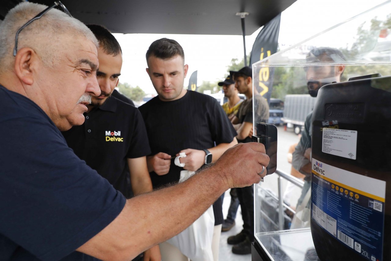 mobil-delvac-roadshow-2.jpg