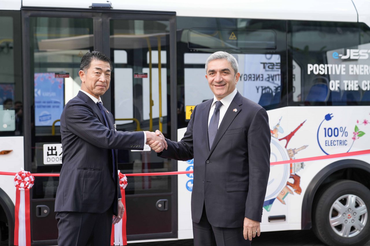 okan-bas-toshishige-ikeya.jpg