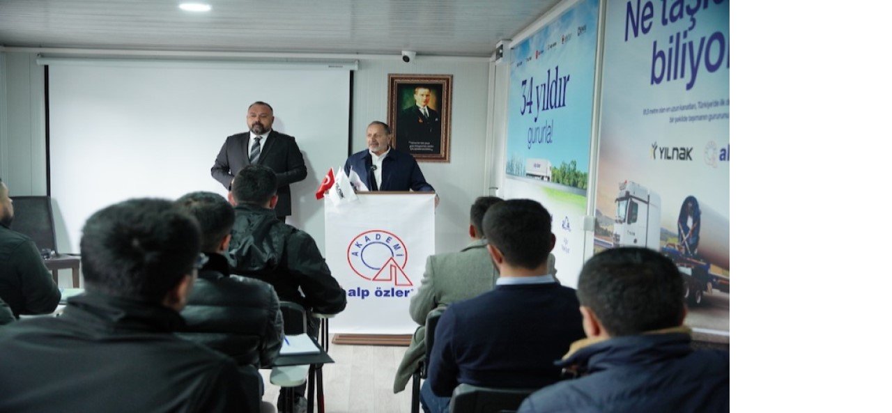 alp-ozler-akademi-ilk-ders-alp-ozler-grup-yk-baskani-dursun-gece.jpeg