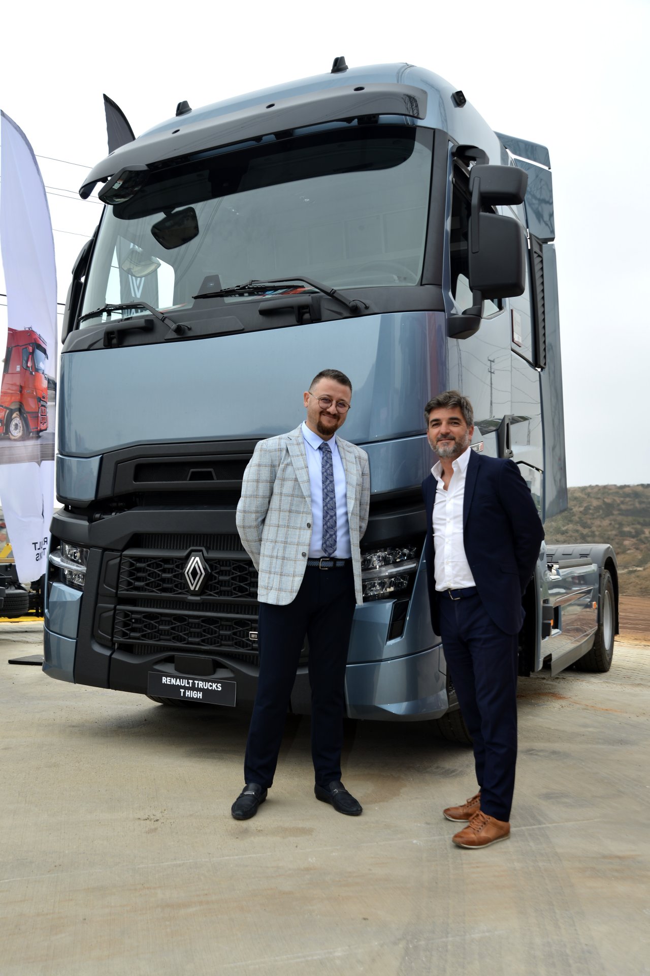 kamil-silahtaroglu-silahtaroglu-grup-yonetim-kurulu-baskani-sebastien-delepine-renault-trucks-turkiye-baskani.jpg