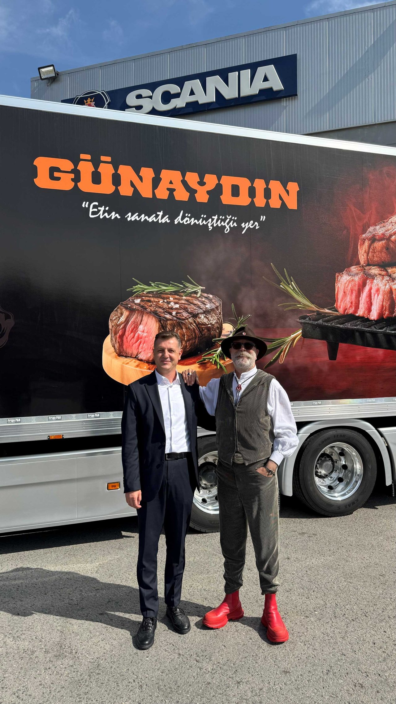gunaydin-et-ilk-scanialarini-teslim-aldi-1.jpg