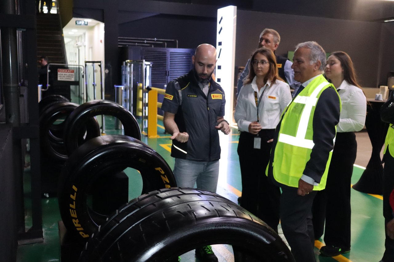 italya-buyukelcisi-pirelli-fabrika-ziyareti-1.jpg