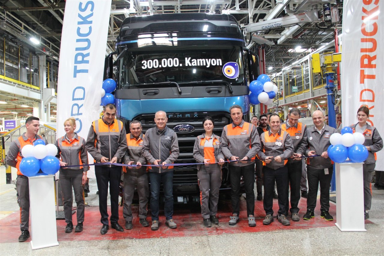ford-trucks-300-bininci-kamyon-hattan-ndirme-t-reni-1-1.jpg