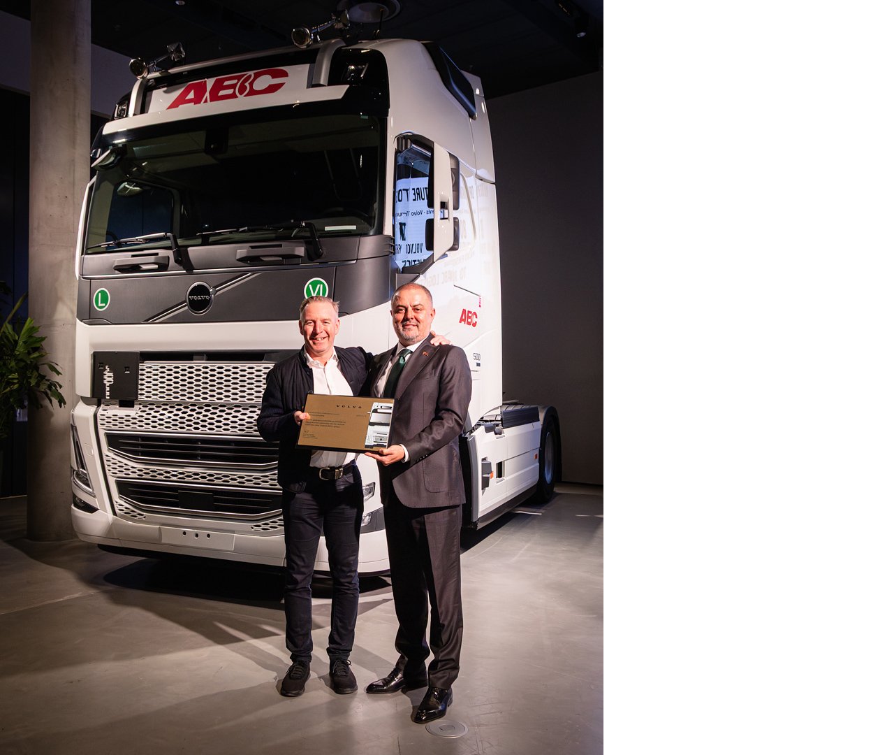volvo-trucks-abc-lojistik-teslimati-per-erik-lindstrom-ve-ergun-bilen.jpg