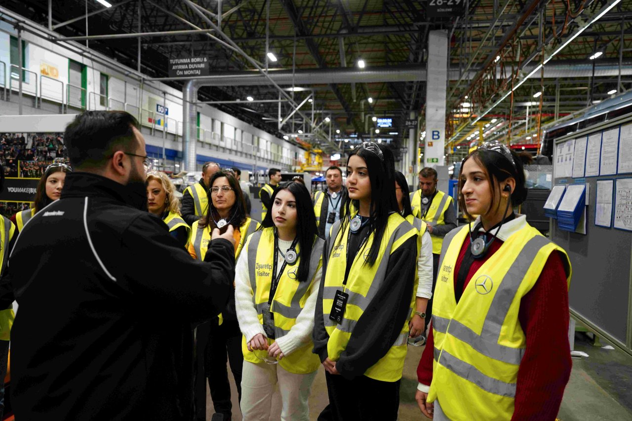 mercedes-benz-turk-mesleki-egitimi-desteklemeye-devam-ediyor-3.jpg