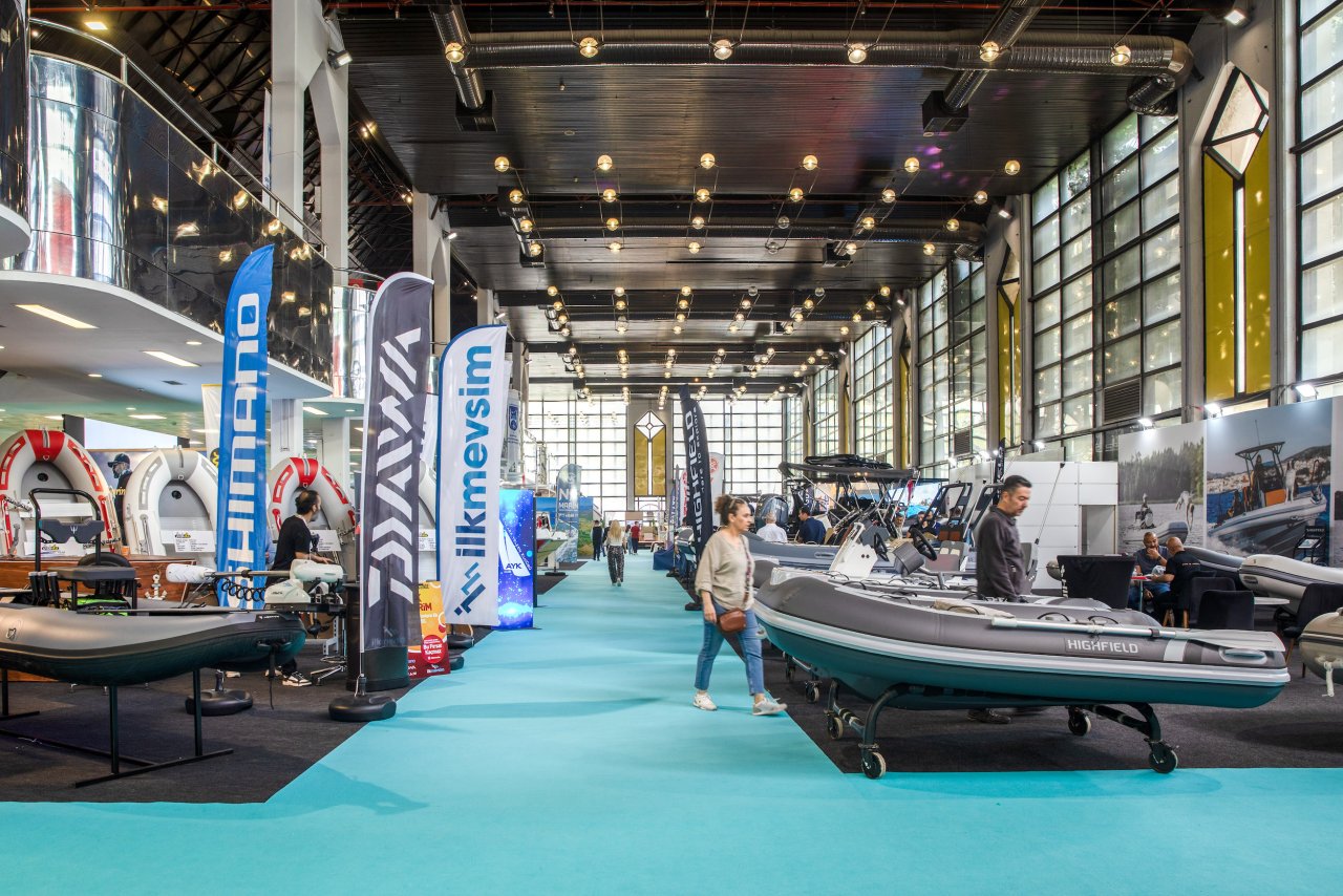 boatshowankaragenel.jpg