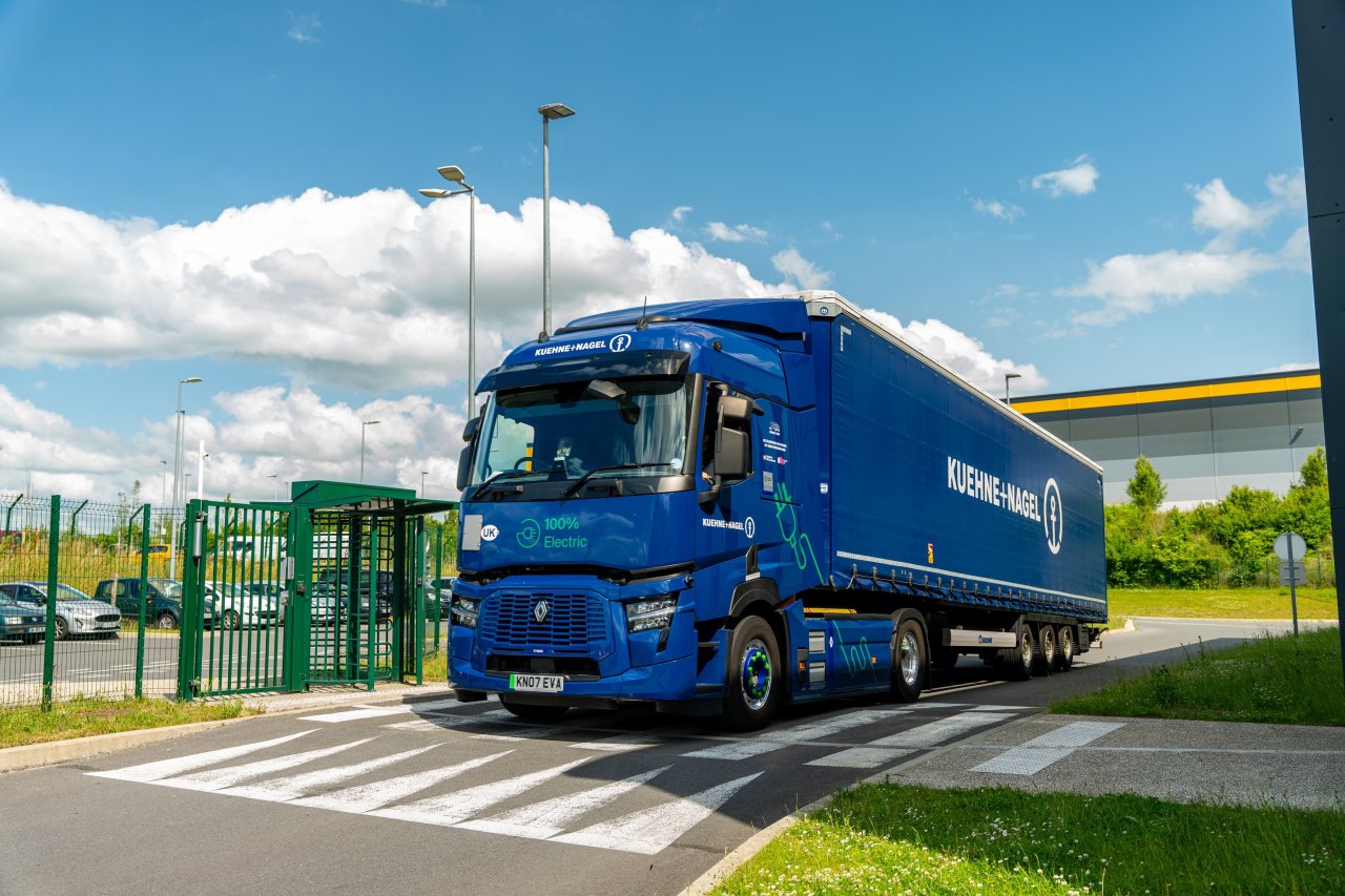 renault-trucks-e-tech-t-kuehne-nagel-go-rsel-2-2.jpg