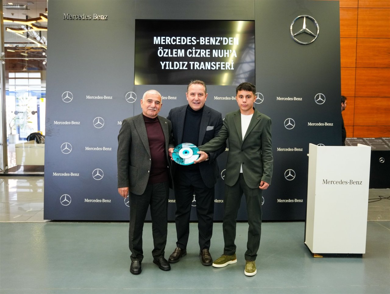 mercedes-benz-turkten-ozlem-cizre-nuha-5-adet-mercedes-benz-travego-ve-tourismo-teslimati-3.jpg