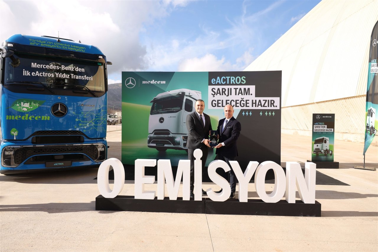 mercedes-benz-turk-ilk-eactros-600-teslimatini-medcem-cimentoya-gerceklestirdi-2.jpg
