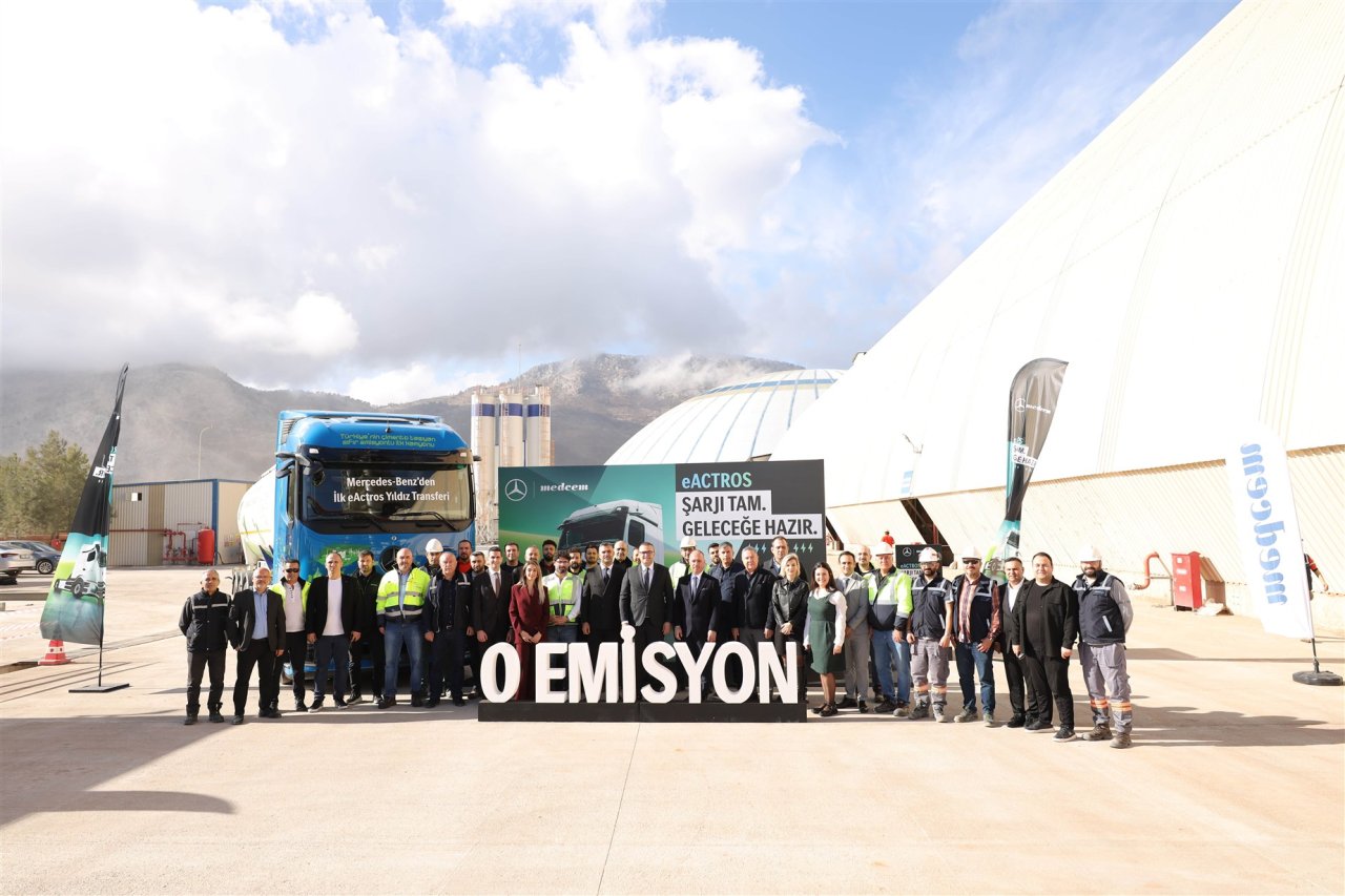 mercedes-benz-turk-ilk-eactros-600-teslimatini-medcem-cimentoya-gerceklestirdi-4.jpg