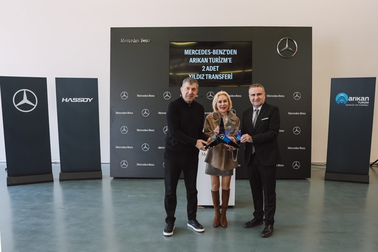 arikan-turizm-2-adet-mercedes-benz-tourismo-15-22-alimi-ile-filosunu-guclendirmeye-devam-ediyor-3.jpeg