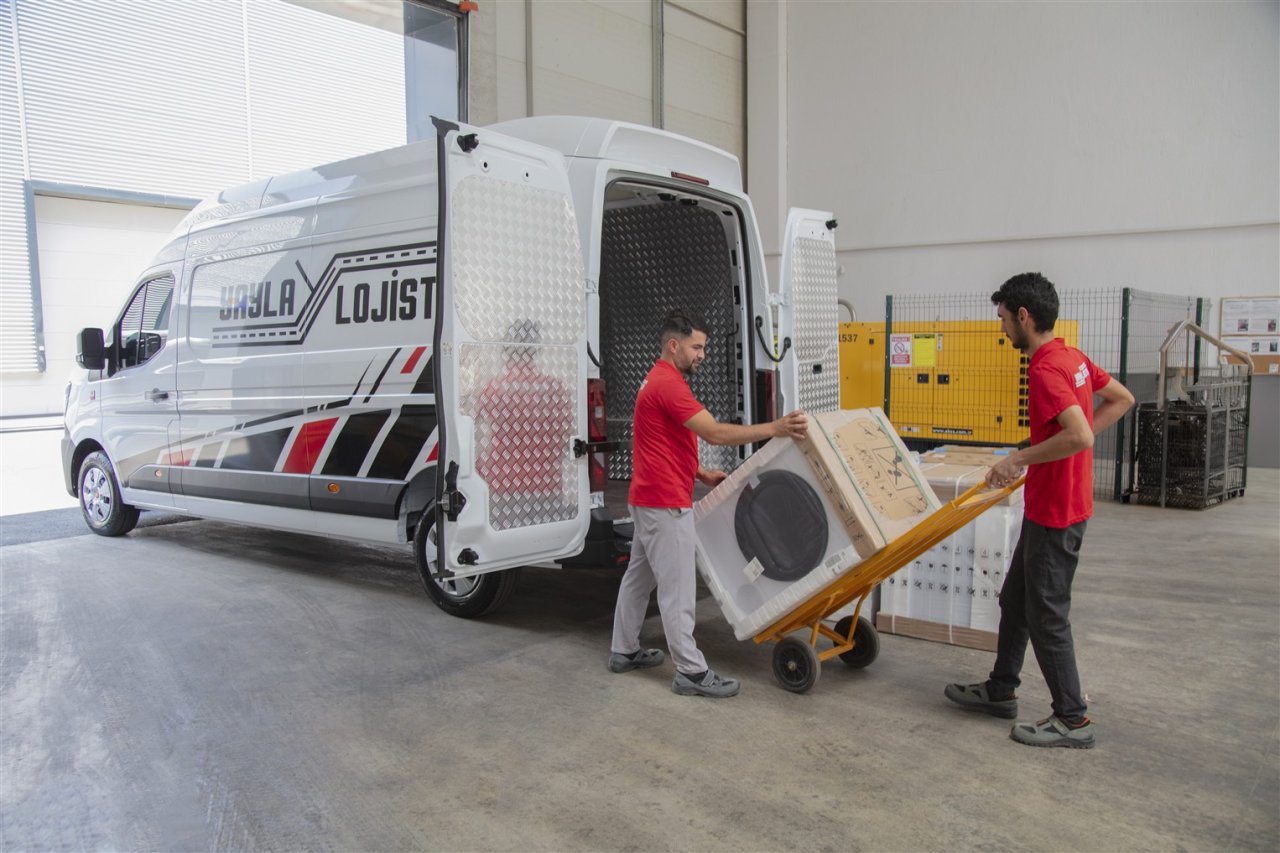 renault-trucks-master-red-edition-yayla-lojistik-teslimat-3.jpg