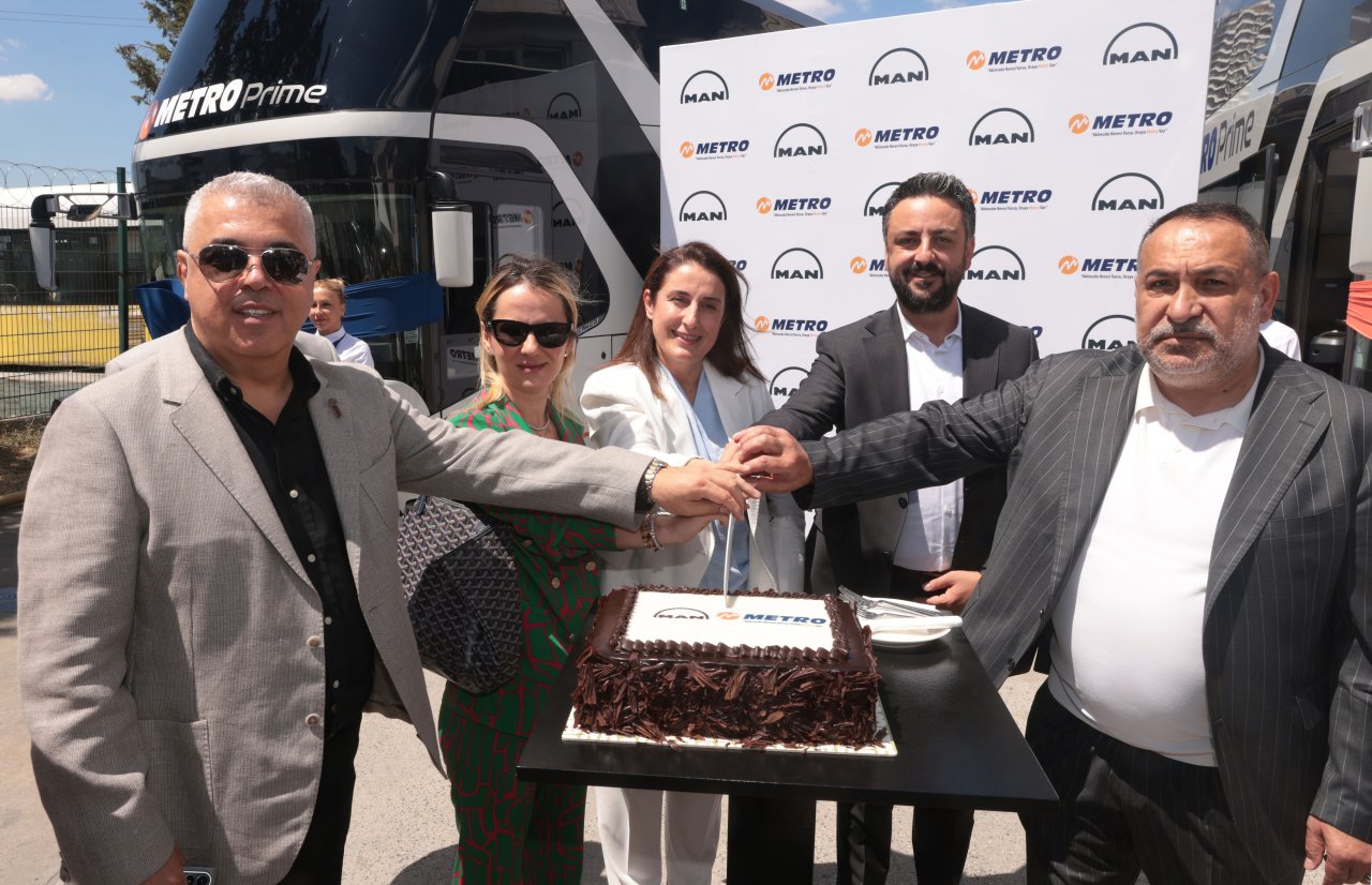 metro-turizm-neoplan-skyliner-teslimat-5-jpg.jpeg