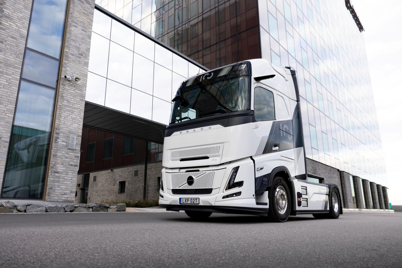 volvo-trucks-100-yil-ozel-seri-02.jpg