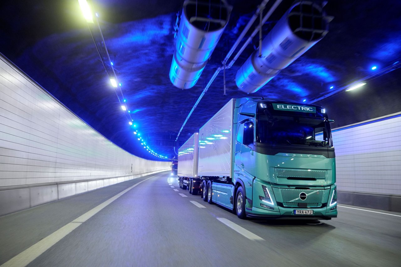 volvo-fh-electric-uzun-menzil-80-tonluk-elektrikli-kamyon.jpg