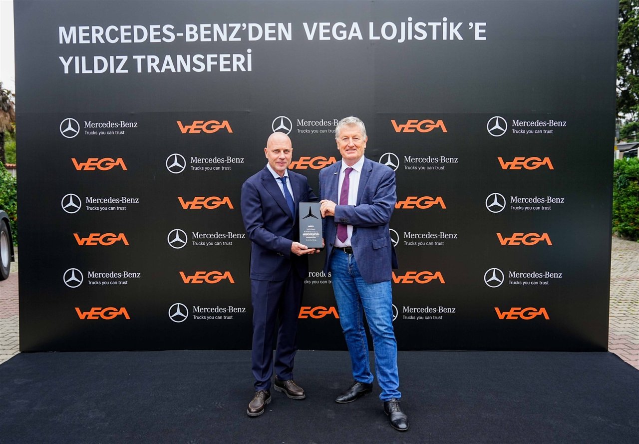 mercedes-benz-turk-vega-lojistike-mercedes-benz-eactros-600-teslimati-gerceklestirdi-2.jpg