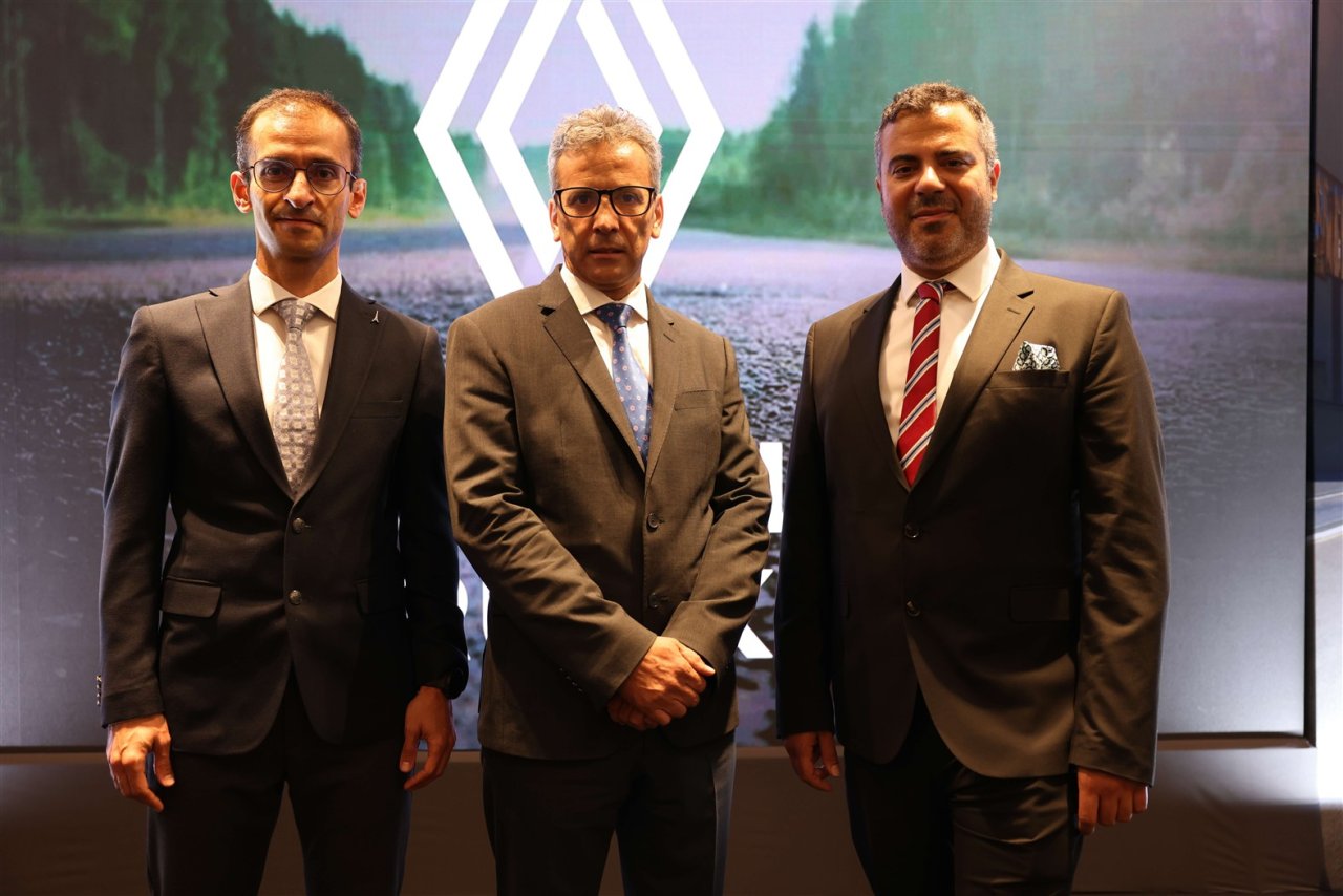 u-mit-go-ktepe-renault-trucks-tu-rkiye-hafif-ticari-arac-lar-tu-rkiye-sat-s-mu-du-ru-mourad-hedna-renault-trucks-tu-rkiye-bas-kan-yusuf-ad-gu-zel-renault-trucks-tu-rkiye-sat-s.jpg