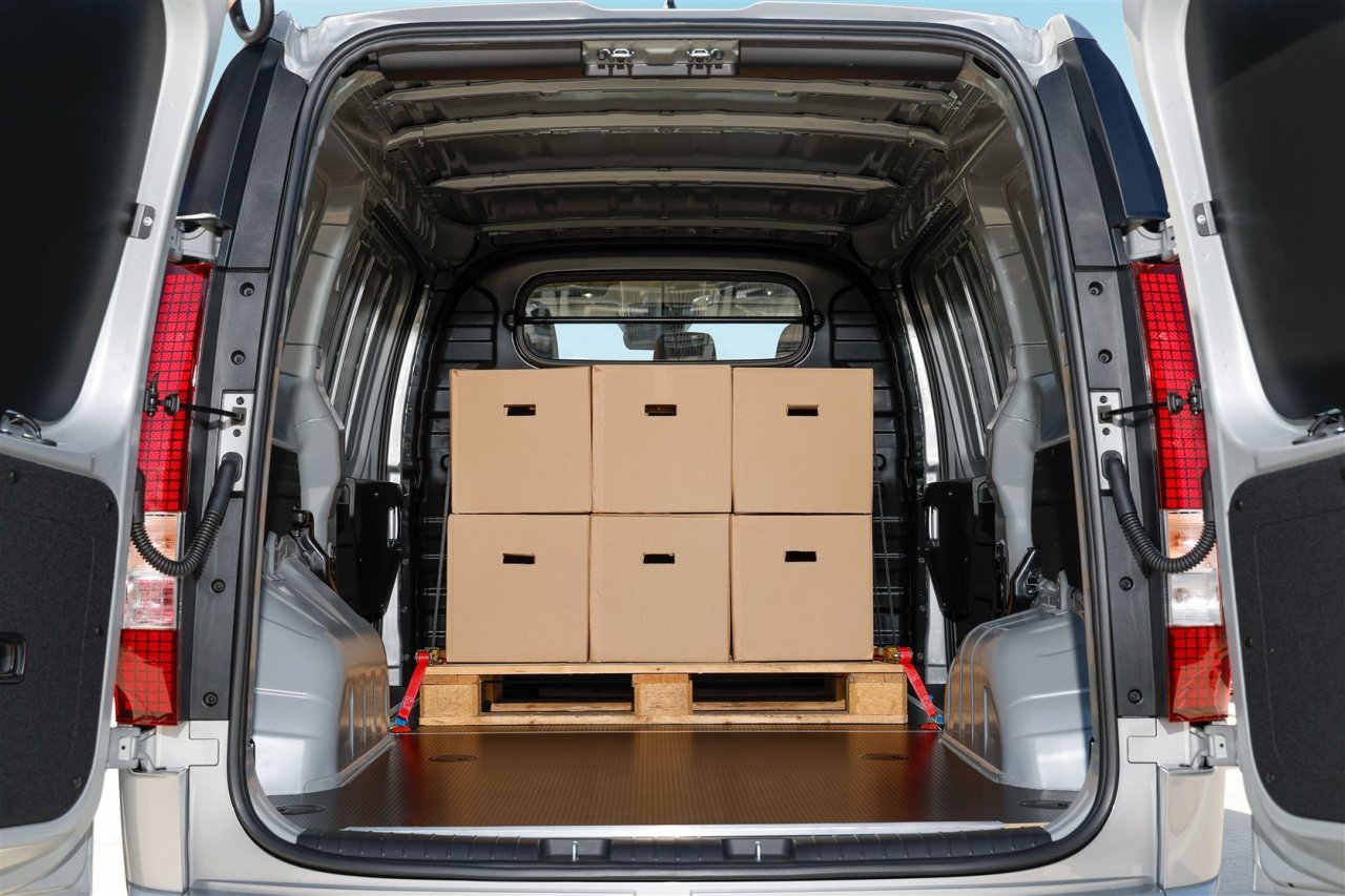 hyundai-staria-cargo-4-5.jpg