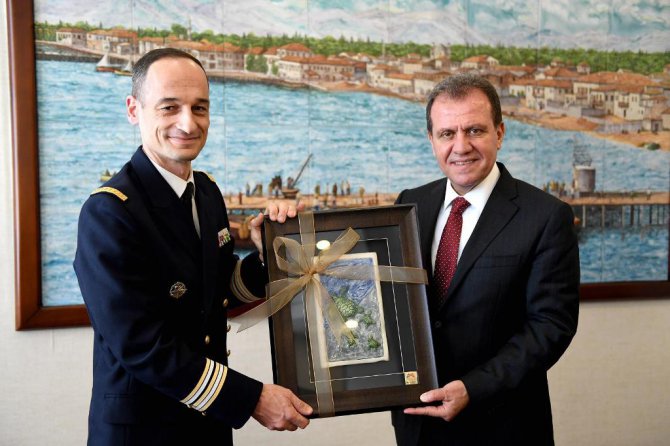 _surcouf_-gemisi-komutani_ndan-baskan-secer_e-ziyaret-(1).jpeg