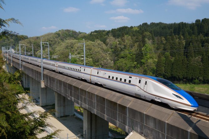 hokuriko-shinkansen-e7-001.jpg
