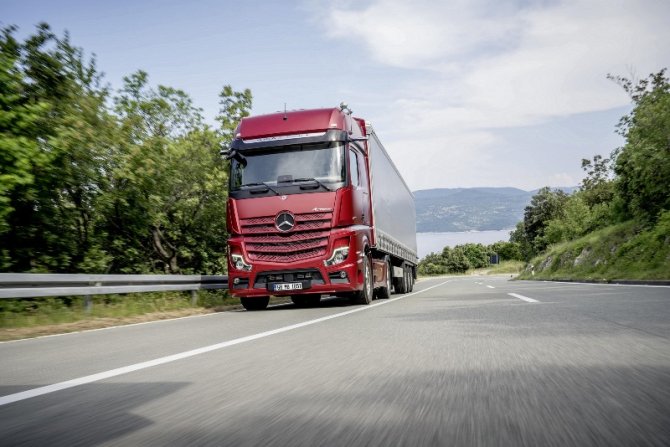 mercedes-benz-actros-1851-ls.jpg