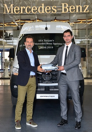 mercedes-benz-turkten-efa-turizme-30-adetlik-yeni-sprinter-teslimati-(3).jpg