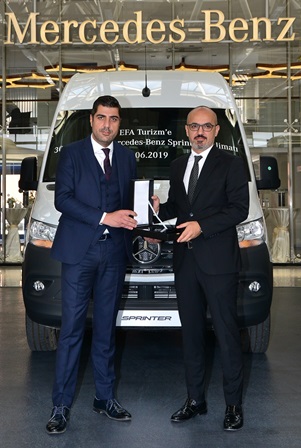 mercedes-benz-turkten-efa-turizme-30-adetlik-yeni-sprinter-teslimati-(4).jpg