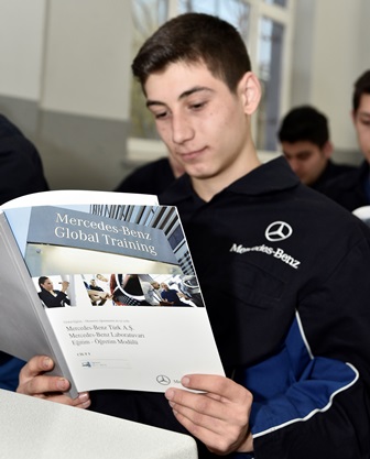 mercedes-benz-turkten-meslek-liselerine-bes-yeni-laboratuvar-(2).jpg
